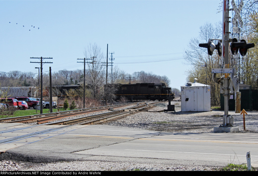 IC 1011 leads M336 through the diamonds